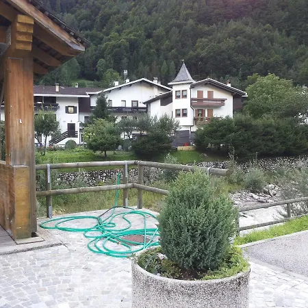 Ristorante Dolomiti 3* 첸체니게